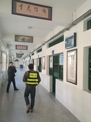 我司技術(shù)人員檢驗(yàn)手機(jī)信號(hào)屏蔽器